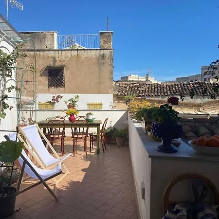 Ampio In Pieno Centro Storico.